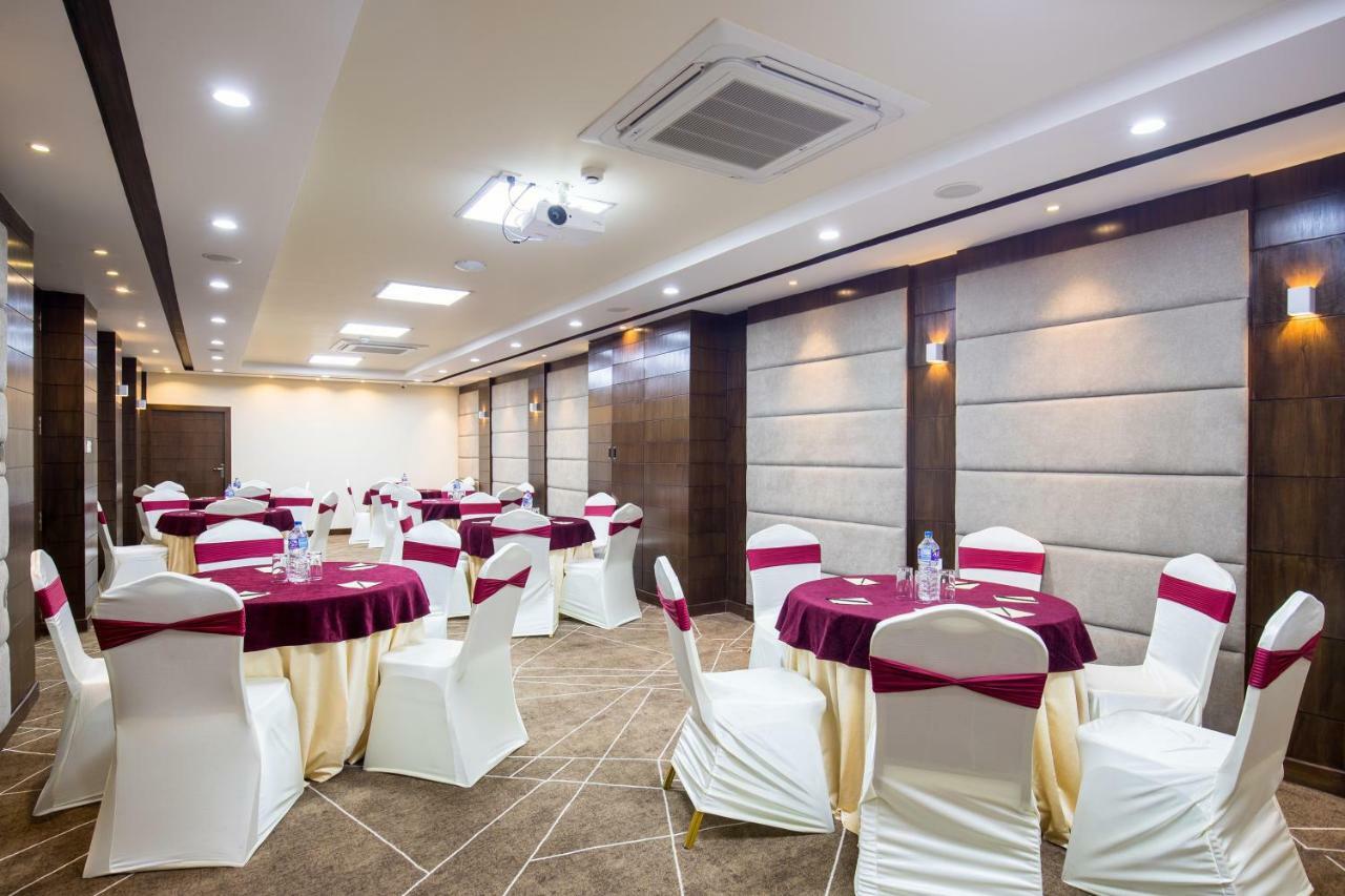 Hotel Kutumba Lalitpur Екстериор снимка